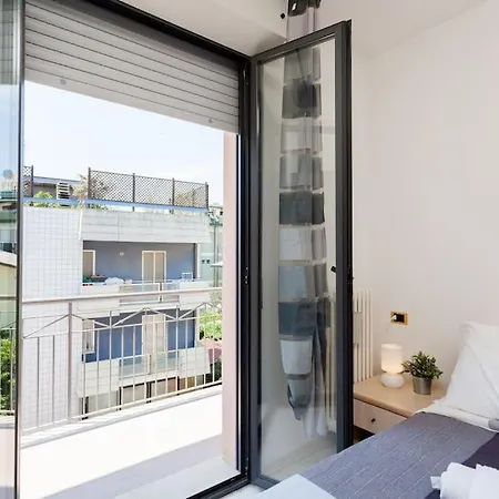 Beach House Holiday Apartments Rimini Exterior photo