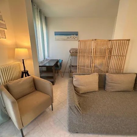Beach House Holiday Apartments Rimini Exterior photo